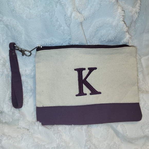 100 % cotton embroidered wristlet - Picture 1 of 3